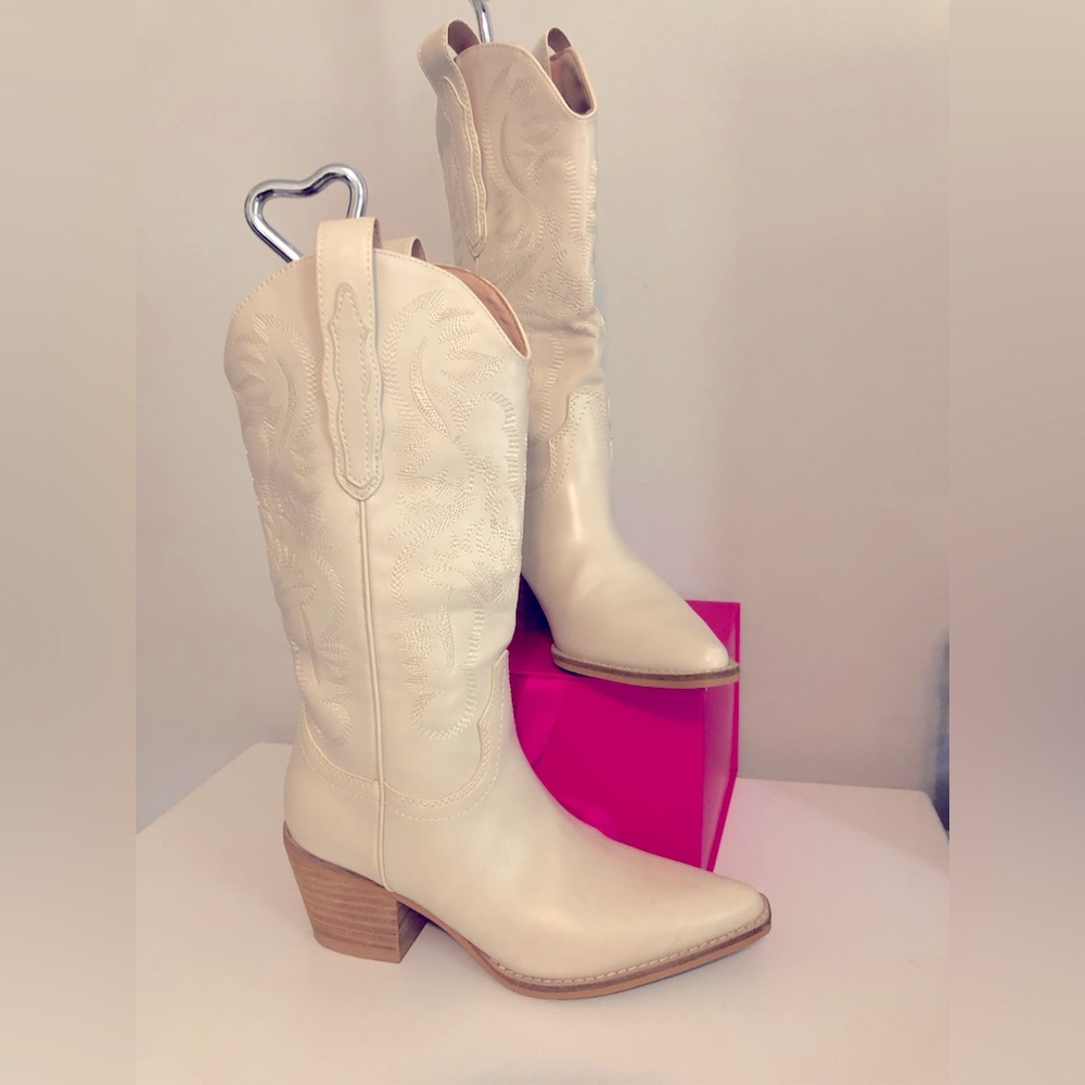 Boutique Western Cream Boots 6